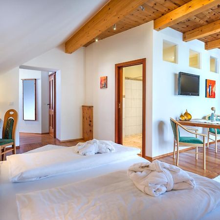 Hotel Haeuserl Im Wald マリアプファル エクステリア 写真