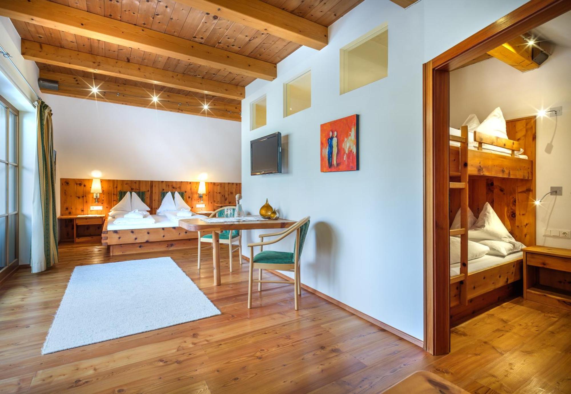 Hotel Haeuserl Im Wald マリアプファル エクステリア 写真